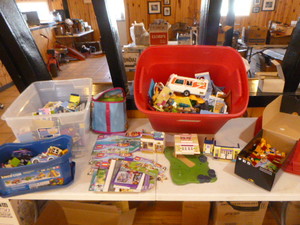 lot 170 image: Lot of Legos