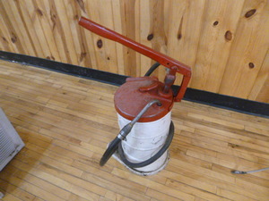 lot 185 image: Vintage Graco Oil Dispenser