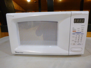 lot 193 image: Magic Chef Countertop Microwave