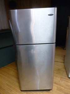 lot 4 image: Frigidaire Gallery RefrigeratorFreezer