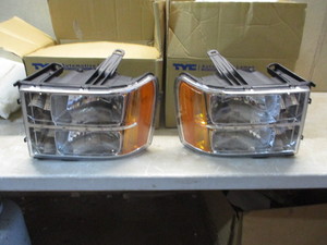 07-13 Chevy Truck Headlights