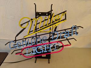 lot 81 image: Miller Genuine Draft Light Neon Bar Sign