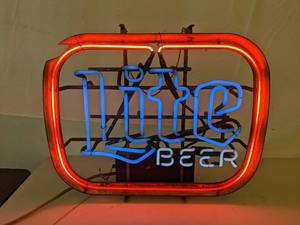 lot 134 image: Miller Lite Neon Bar Sign