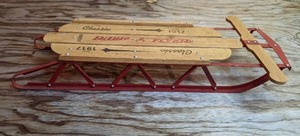 lot 276 image: Radio Flyer Classic Mini Sled no. 551