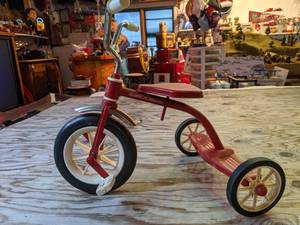 lot 280 image: Mini Radio Flyer Metal Tricycle