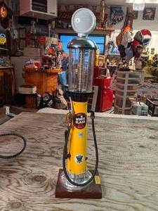 lot 288 image: Vintage Style Gas Pump Liquid Dispenser
