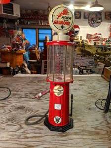 lot 297 image: Roar With Gilmore Mini Gas Pump Beverage Dispenser