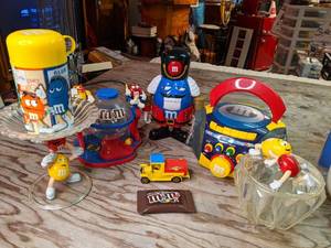 lot 299 image: Assorted M&M Collectibles