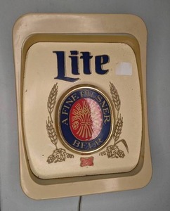 lot 73 image: Vintage Miller Lite A Fine Pilsner Lighted Advertising Sign