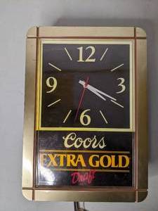 lot 77 image: Vintage Coors Extra Gold Draft Wall Clock