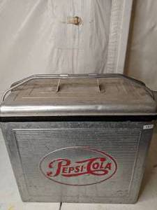 lot 451 image: Pepsi-Cola Metal Ice Box