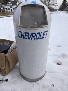 lot 248 image: Chevy Push top trash can