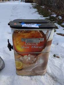 lot 557 image: Superior Iced Tea Beverage Dispenser