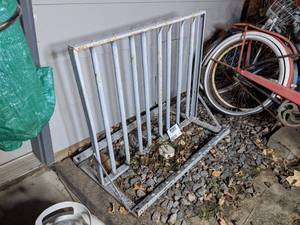 lot 807 image: Bike Rack