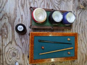 lot 525 image: Pool & Billiards Decor