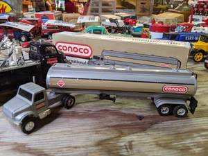 lot 607 image: Two Conoco Toy Trucks