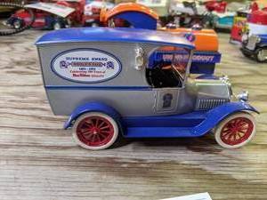 lot 611 image: Replica Pabst Blue Ribbon and Union 76 Trucks