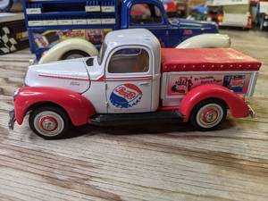 lot 619 image: Replica 1940s Pepsi Delivery Trucks