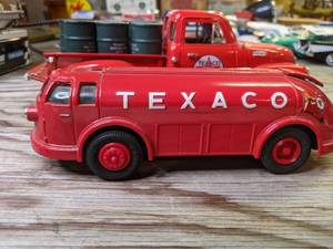 lot 620 image: Replica Texaco Truck and Tanker