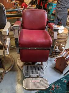 lot 17 image: Vintage Midcentury Narda Barber Chair