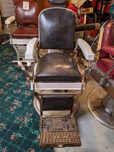 lot 18 image: Antique Koken Barber Chair