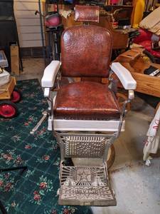 lot 19 image: Vintage Leather Barber Chair - Star Brand