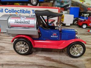 lot 640 image: Replica Mobil Vehicles