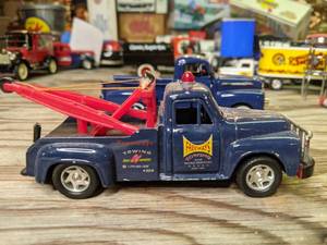 lot 641 image: Replica Tow Truck and Ford Pickup