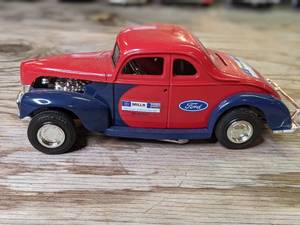 lot 534 image: Toy Hot Rod