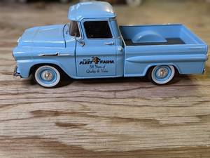 lot 537 image: 1958 Chevy Apache 124 Scale - Fleet Farm Advertising