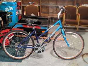lot 260 image: Trek Navigator 200 Bicycle