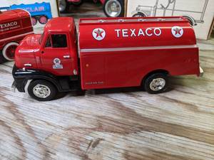 lot 541 image: Two Replica Texaco Oil Trucks