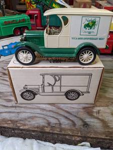 lot 542 image: 1923 Chevy 12 Ton Truck ERTL Bank w Box VCCA 30th Anniversary Nashville Meet