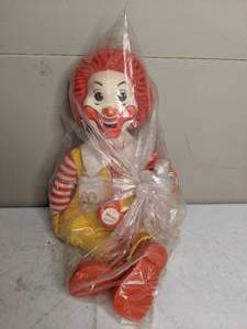 lot 383 image: 21 Scary 1978 Ronald MacDonald Plush Doll