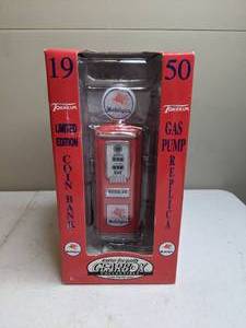 lot 328 image: Tokheim Limited Edition Replica 1950 Gas Pump Coin Bank - NIB