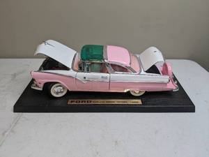 lot 329 image: 1955 Ford Fairlane Crown Victoria Model Car