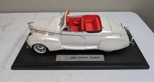 lot 331 image: 1939 Lincoln Zephyr Model Car