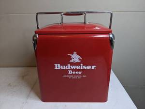 lot 340 image: Vintage Style Budweiser Beer Metal Cooler