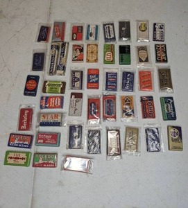 lot 345 image: Large Lot of Vintage Razor Blades in Packaging