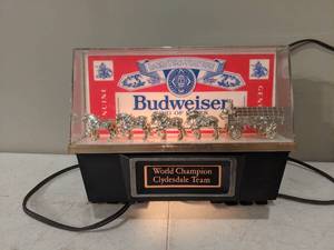 lot 358 image: Budweiser World Champion Clydesdale Team Light Up Display