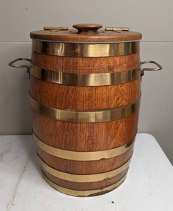 lot 360 image: Bourbon Supreme Wood Kube-Keg Ice Bucket