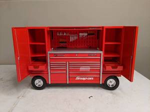 lot 365 image: Snap On Rolling Mini Tool Chest