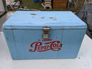 lot 454 image: Vintage Baby Blue Metal Drink Pepsi-Cola Cooler Ice Chest