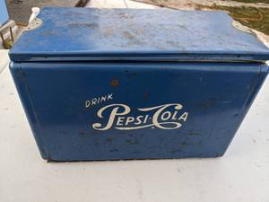lot 452 image: Blue Pepsi-Cola Metal Ice Box