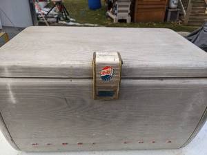 lot 455 image: Vintage 1950s Pepsi-Cola Metal Cooler