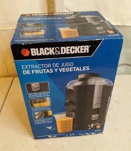 lot 707 image: Black & Decker Juicer in Box