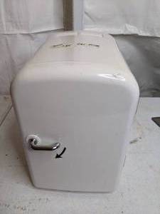lot 716 image: Car Refrigerator