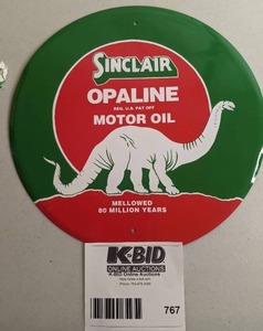 lot 767 image: Sinclair Opaline Motor Oil Metal Wall Hanging