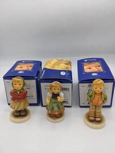 lot 1577 image: 3 Hummel Figurines (855)