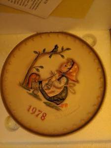 lot 1581 image: 4 Hummel Plates